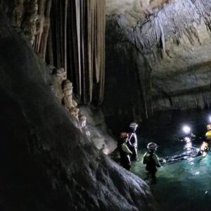 ESPELEOLOGÍA EN CUEVAS MARINAS